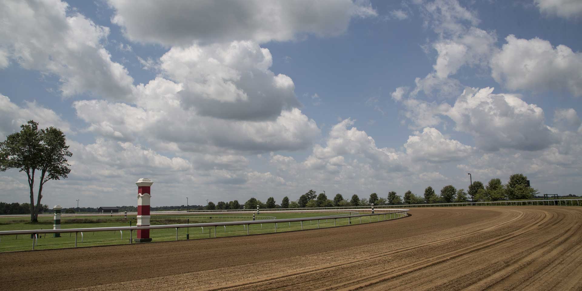 A wide shot of one of Racetrackwin’s dirt tracks.